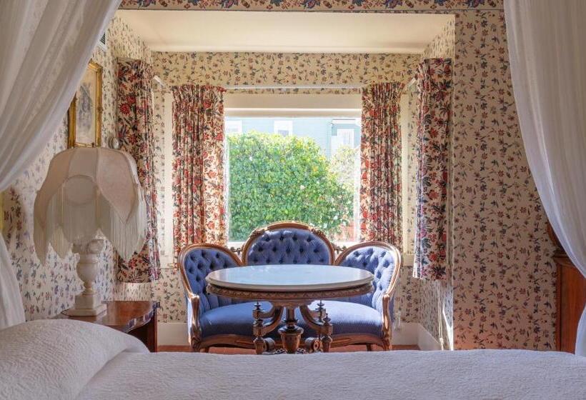 اتاق پرمیوم, Martine Inn