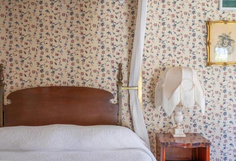 اتاق پرمیوم, Martine Inn