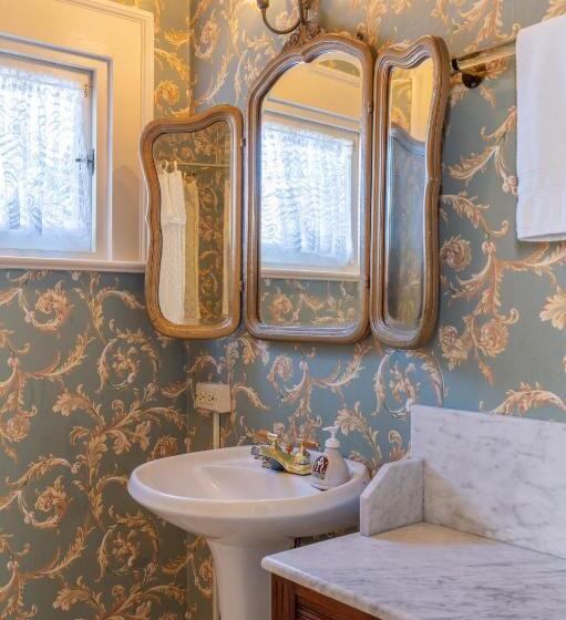 اتاق استاندارد با تخت بزرگ, Martine Inn