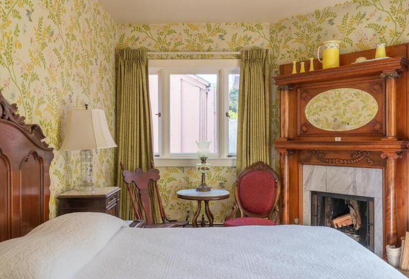 اتاق استاندارد با چشم‌انداز باغ, Martine Inn