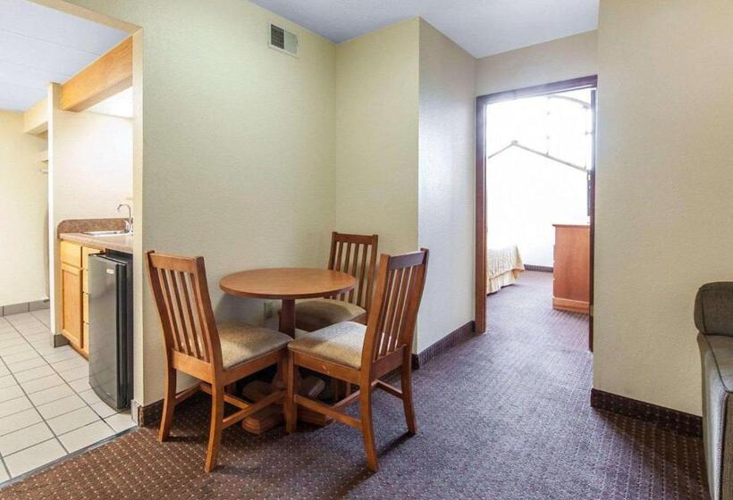 Suite Llit King, Quality Inn & Suites At Dollywood Lane