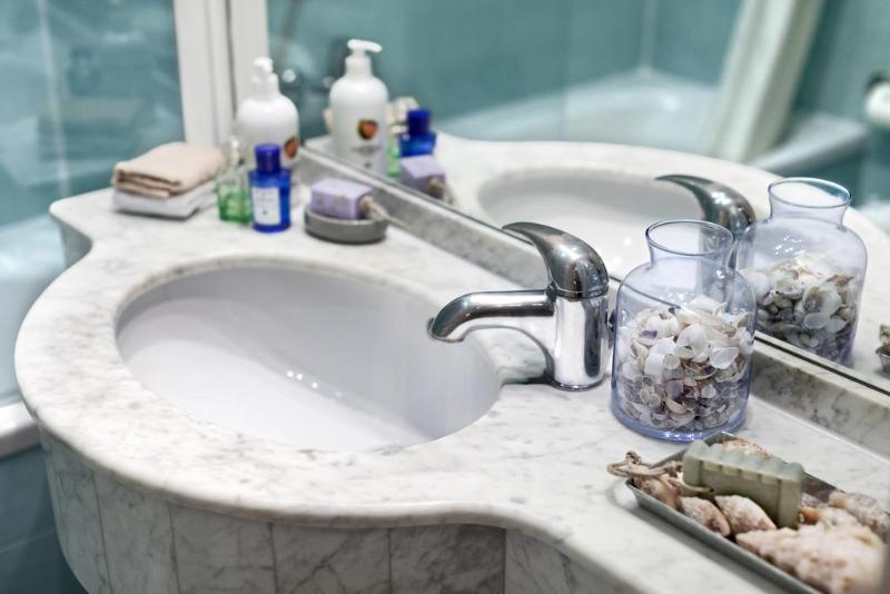 اتاق استاندارد با تخت بزرگ برای معلولان, Quality Inn & Suites At Dollywood Lane