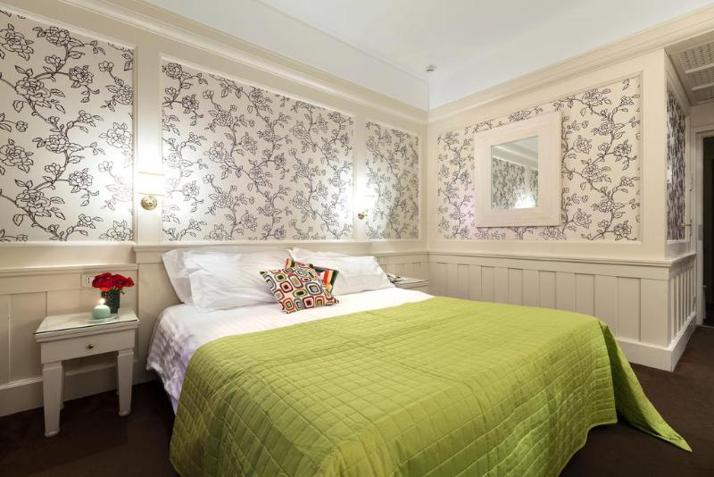 اتاق استاندارد با تخت بزرگ برای معلولان, Quality Inn & Suites At Dollywood Lane