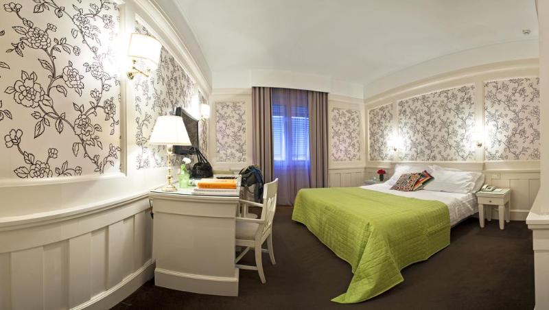 اتاق استاندارد با تخت بزرگ برای معلولان, Quality Inn & Suites At Dollywood Lane