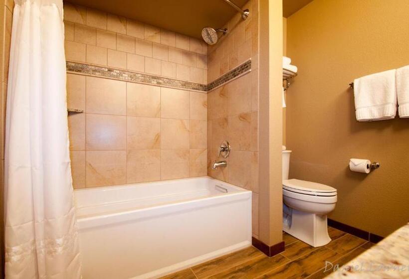 اتاق لوکس با تخت بزرگ, Meadow Lake Resort & Condos
