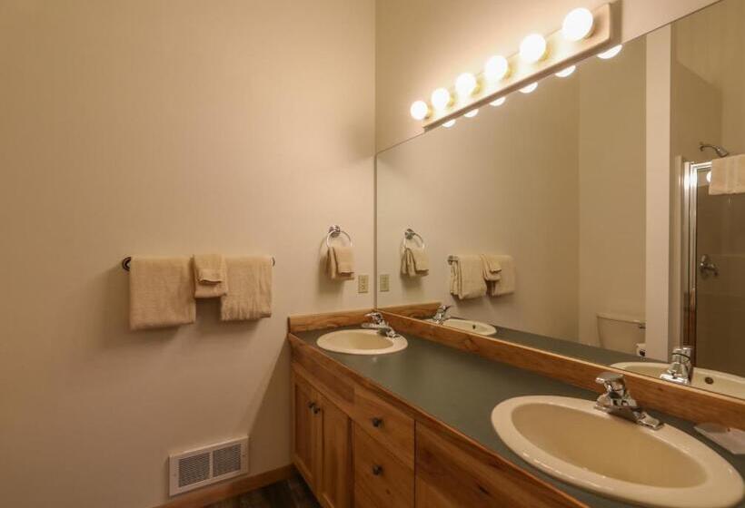 استودیوی استاندارد, Meadow Lake Resort & Condos