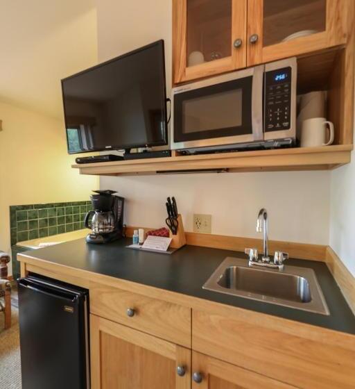 استودیوی استاندارد, Meadow Lake Resort & Condos