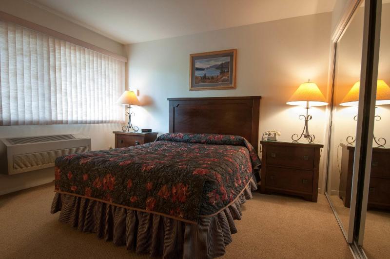 اتاق استاندارد با تخت بزرگ, Meadow Lake Resort & Condos