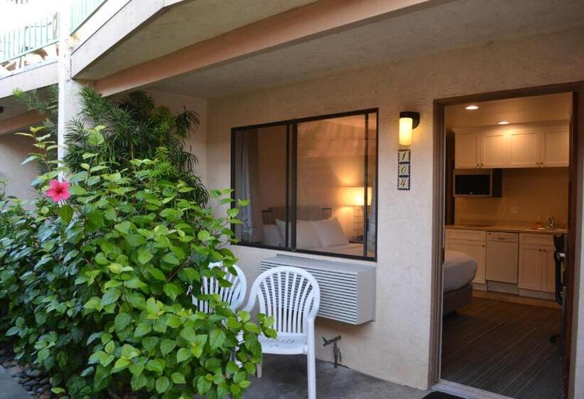 سوییت خانوادگی, Moonlight Beach Motel