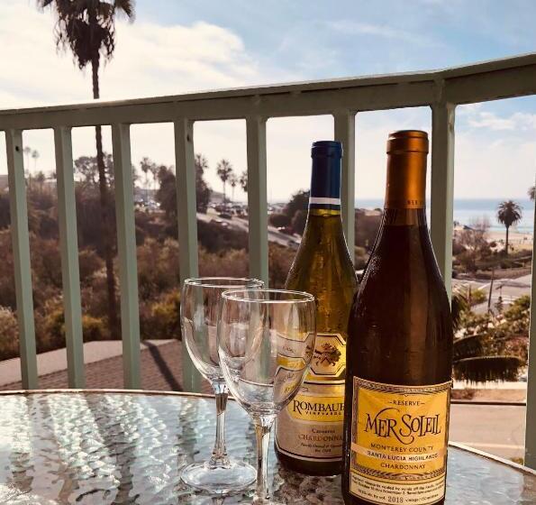 اتاق لوکس با بالکن و چشم‌انداز دریا, Moonlight Beach Motel