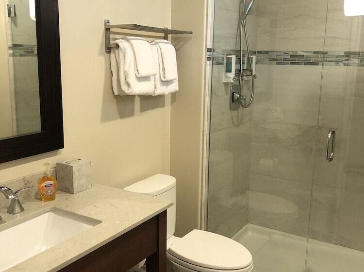 اتاق لوکس با بالکن و چشم‌انداز دریا, Moonlight Beach Motel