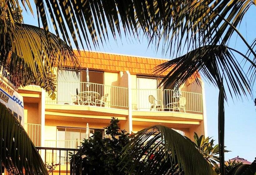 اتاق لوکس با بالکن و چشم‌انداز دریا, Moonlight Beach Motel