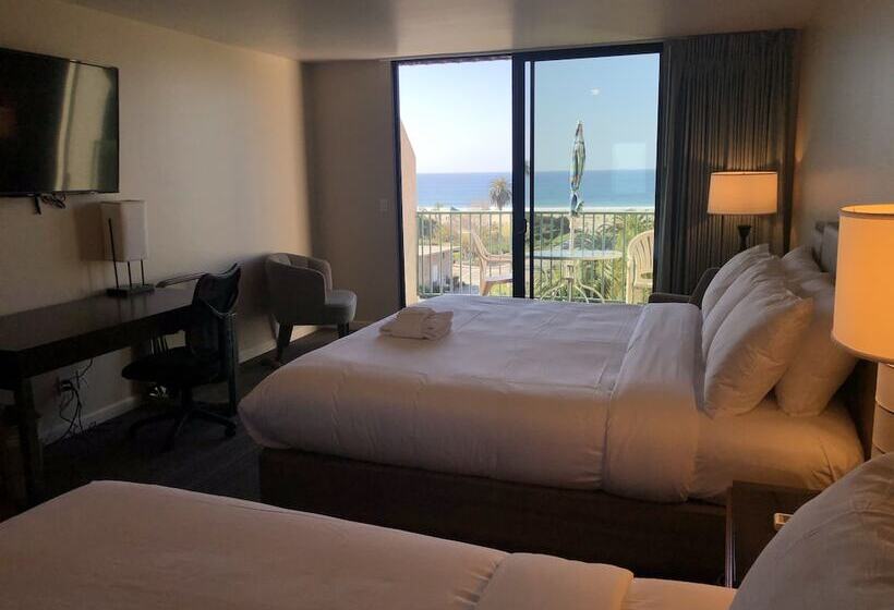 اتاق لوکس با بالکن و چشم‌انداز دریا, Moonlight Beach Motel