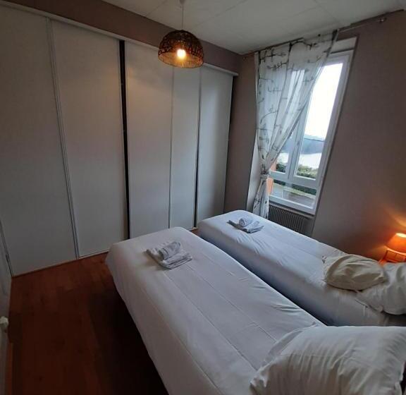 Family Room, Entre Lacs Et Volcans