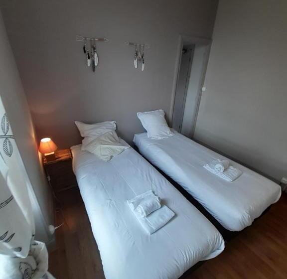 Family Room, Entre Lacs Et Volcans