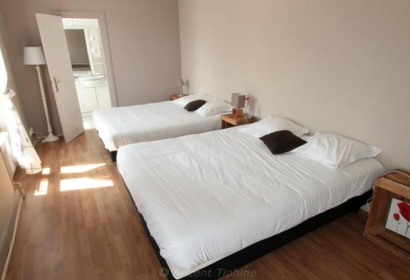 Family Room, Entre Lacs Et Volcans