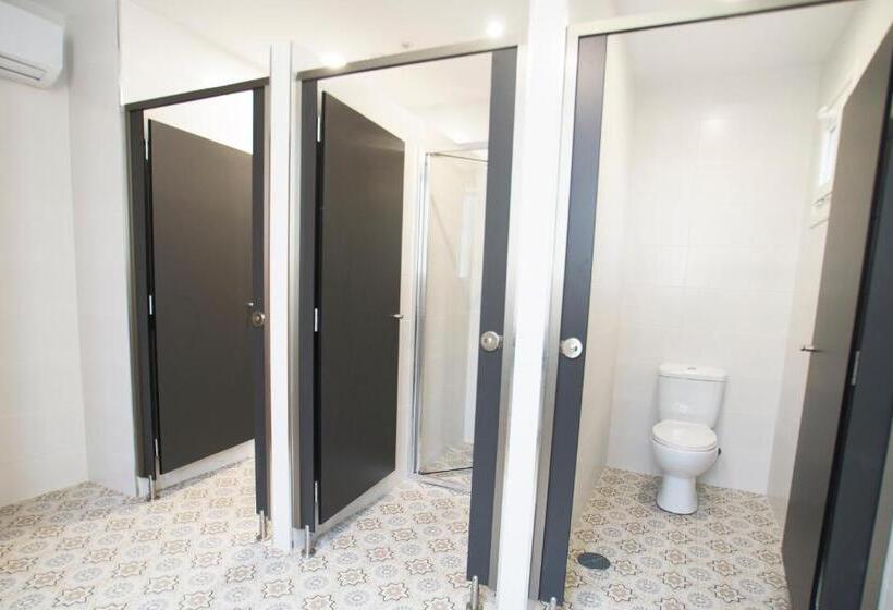 اتاق استاندارد چهارنفره با سرویس بهداشتی مشترک, Hostel Albergue O Mesón