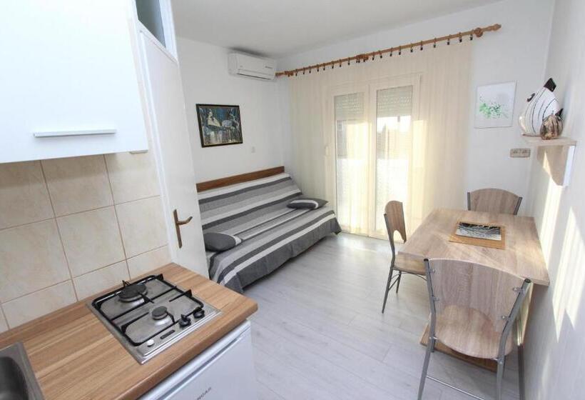 Comfort studio with sea view, Apartments Eva