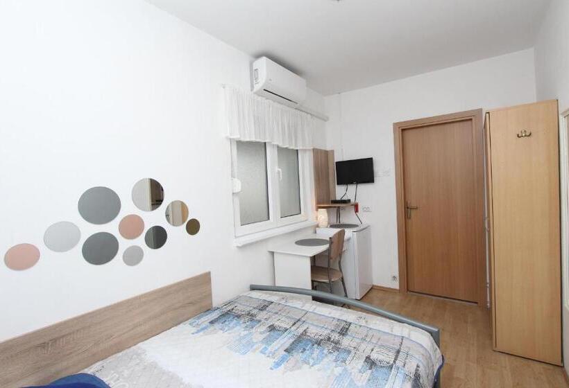 اتاق استاندارد یک نفره, Apartments Eva