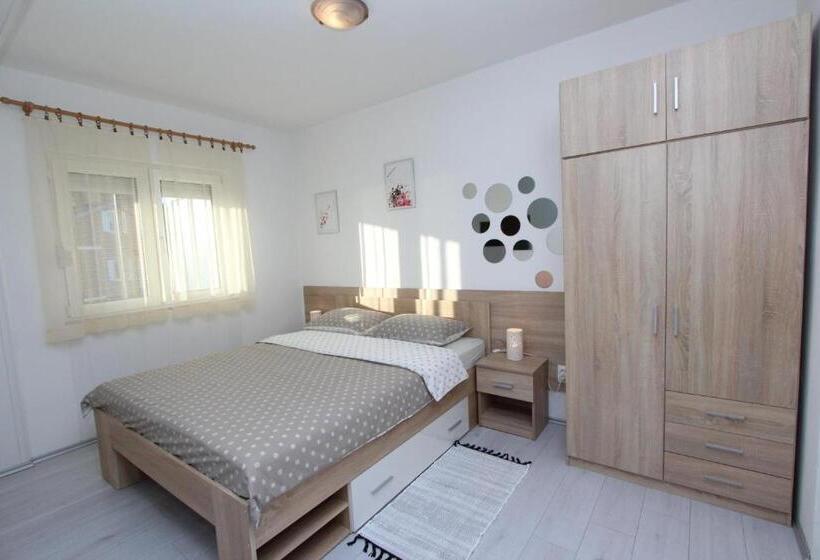 Comfort studio with sea view, Apartments Eva