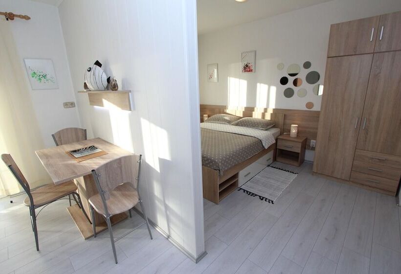 Comfort studio with sea view, Apartments Eva