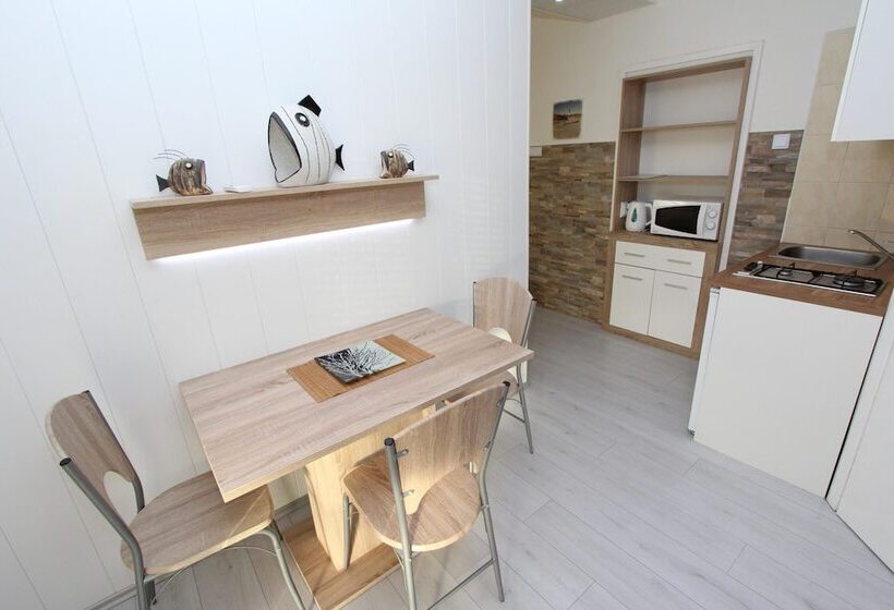 Comfort studio with sea view, Apartments Eva