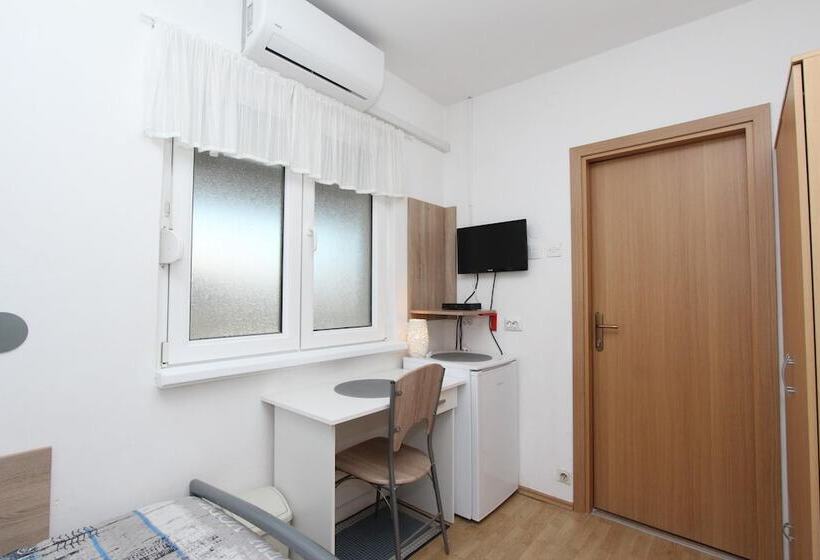 اتاق استاندارد یک نفره, Apartments Eva