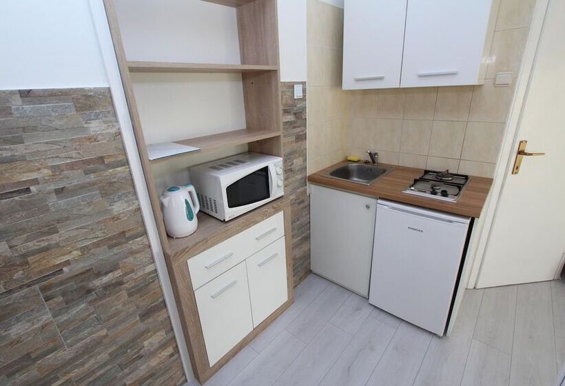 Comfort studio with sea view, Apartments Eva