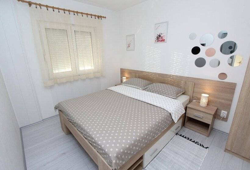 Comfort studio with sea view, Apartments Eva