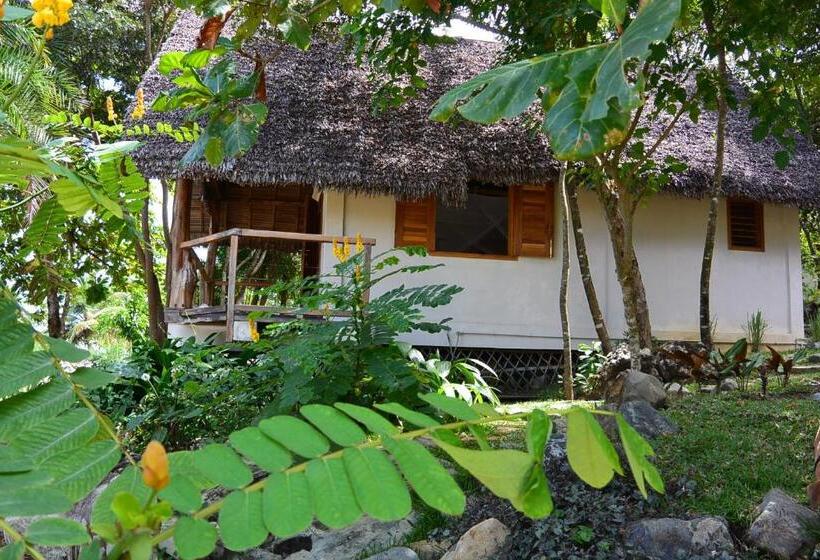اتاق سوپریور با چشم‌انداز دریا, Coco Komba Lodge