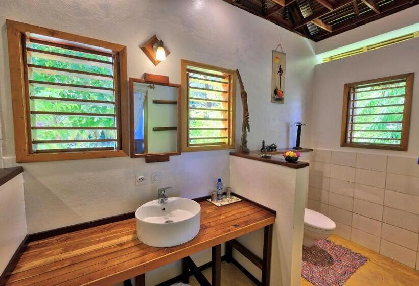 اتاق سوپریور با چشم‌انداز دریا, Coco Komba Lodge