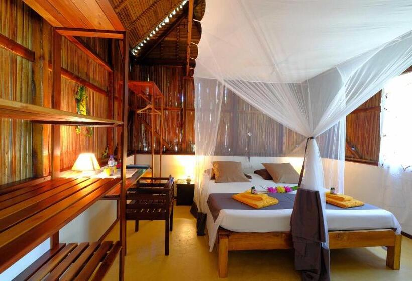 اتاق خانوادگی با چشم‌انداز باغ, Coco Komba Lodge