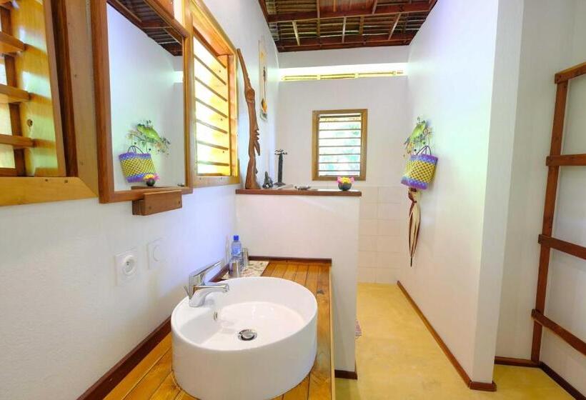 اتاق استاندارد با چشم‌انداز دریا, Coco Komba Lodge