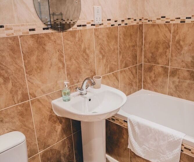اتاق استاندارد, Home Farm & Lodge