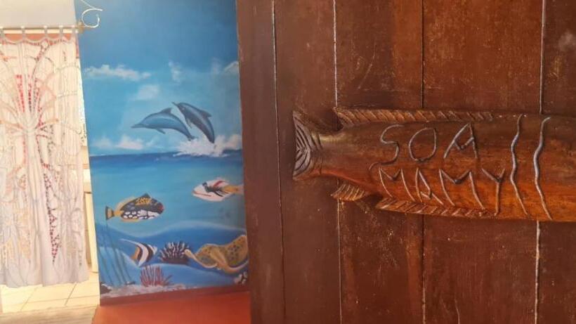 بانگلوی استاندارد, Chez Yolande
