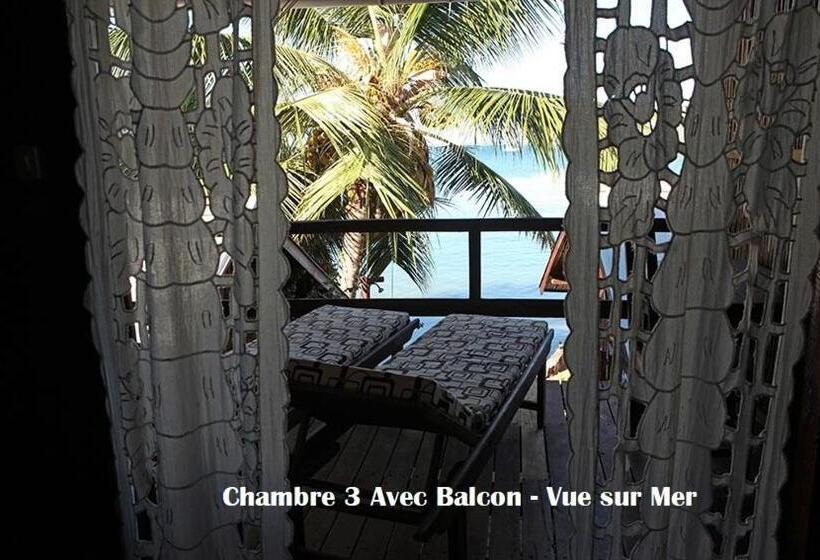 اتاق لوکس با بالکن و چشم‌انداز دریا, Chez Yolande