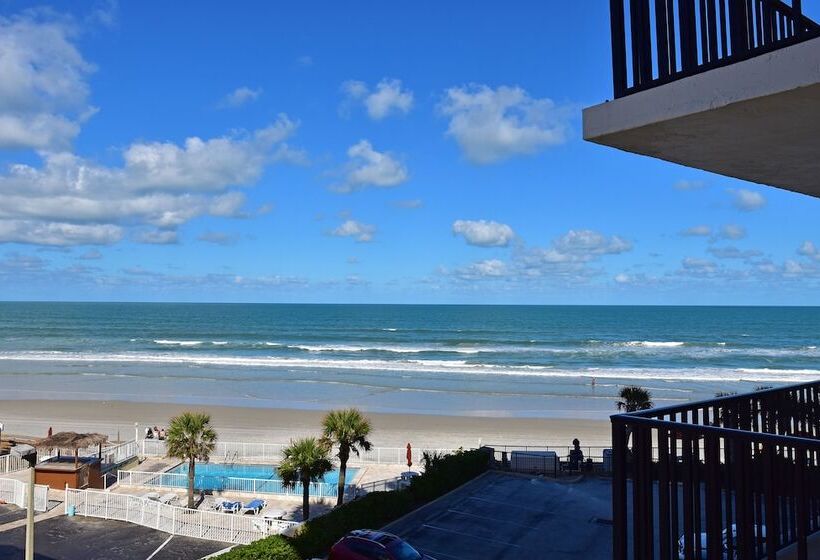 Deluxe Room, Nautilus Inn  Daytona Beach