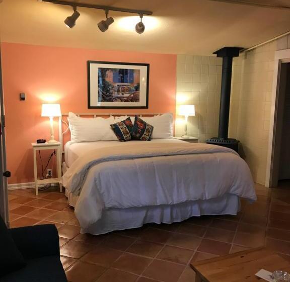 استودیو استاندارد با چشم‌انداز باغ, The Napa Inn