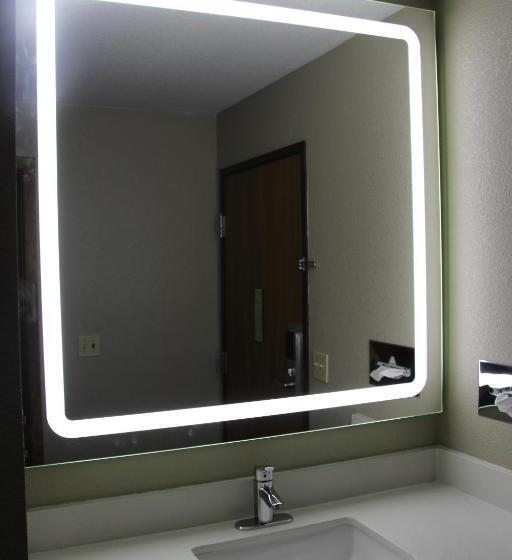 اتاق استاندارد با تخت بزرگ, Westbridge Inn And Suites