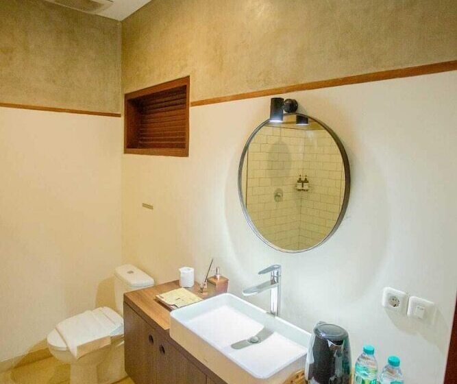 اتاق استاندارد با چشم‌انداز استخر, Ratan Uluwatu Hotel And Villas
