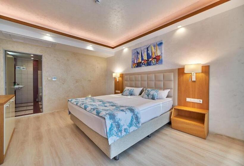 سوییت با چشم‌انداز جانبی دریا, Bilyana Beach Hotel   All Inclusive & Free Beach Access