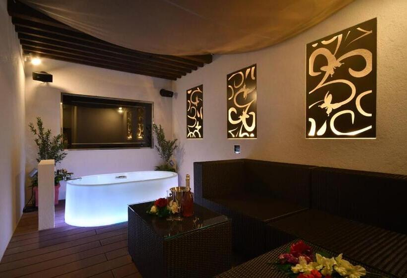 اتاق لوکس با تخت بزرگ, Ageha Cinq Boutique