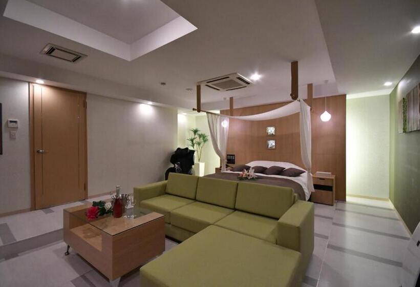 اتاق لوکس با تخت بزرگ, Ageha Cinq Boutique