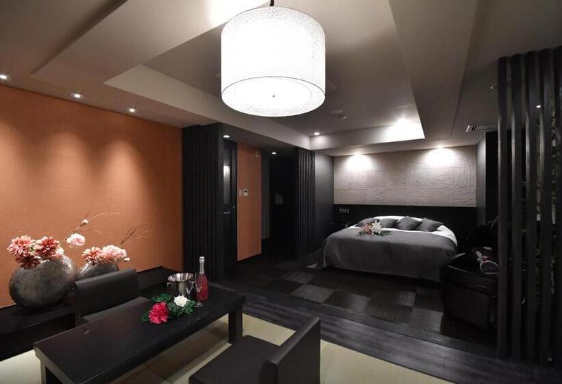 اتاق سوپریور با تخت بزرگ, Ageha Cinq Boutique