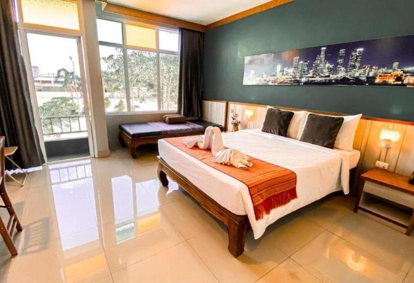 سوئیت جونیور خانوادگی, K2 Hotel @ Airport