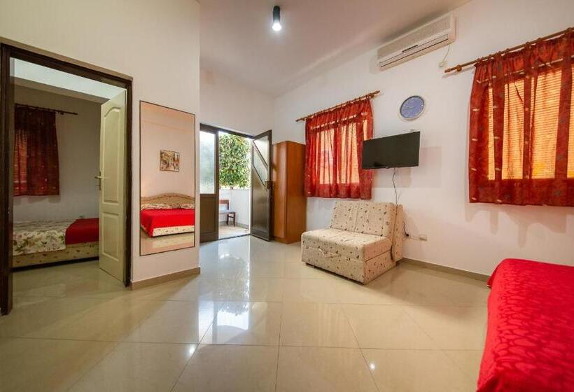 آپارتمان 1 خوابه با تراس, Apartments Mary