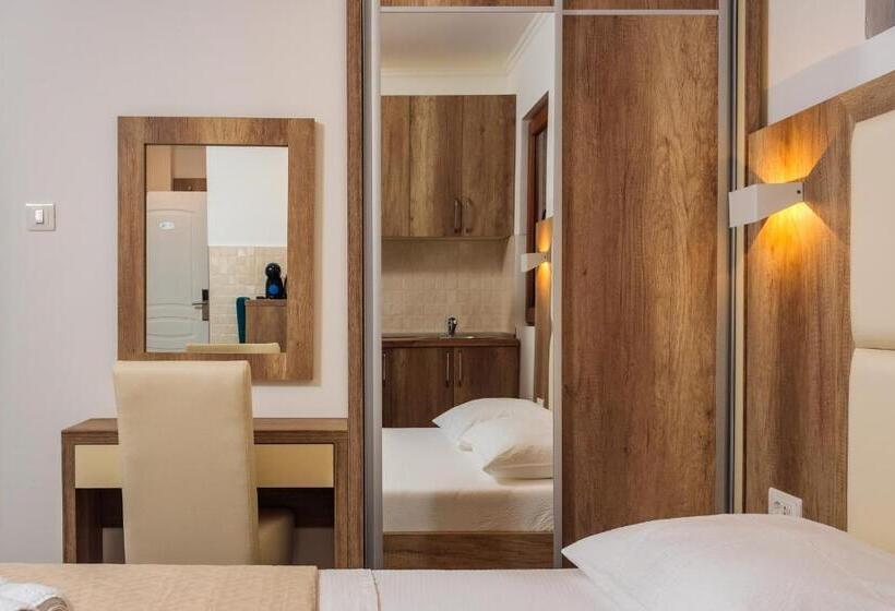 استودیوی سوپریور, Apartments Mary