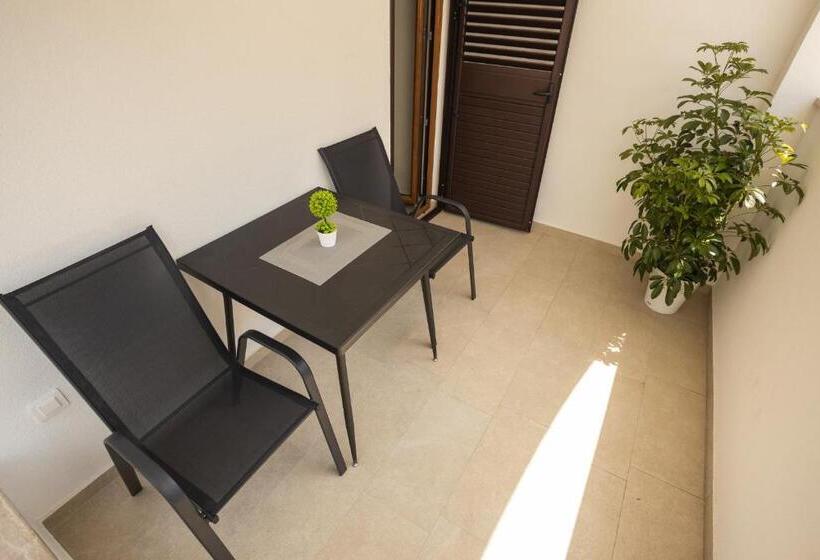 استودیوی سوپریور, Apartments Mary