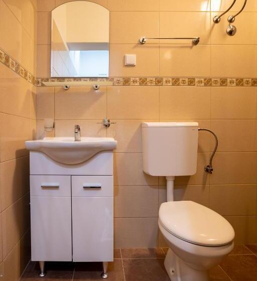 استودیوی استاندارد, Apartments Mary