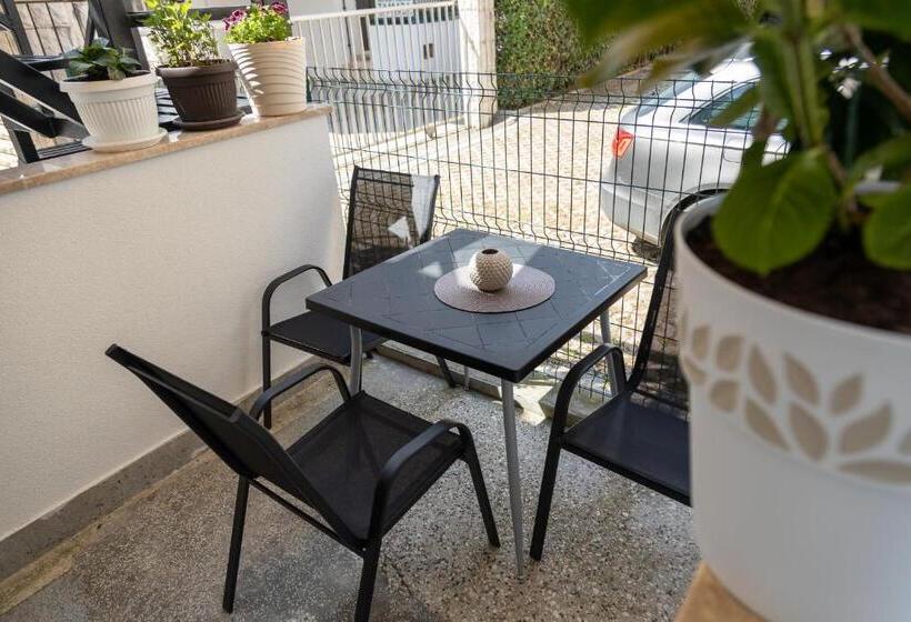 استودیو استاندارد با تراس, Apartments Mary